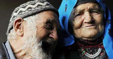 HER GENÇ İNSAN BİR YAŞLI ADAYIDIR