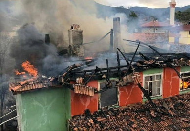 ILGAZ'DA KORKUTAN YANGIN