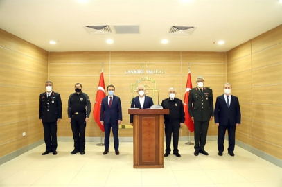 İÇİŞLERİ BAKAN YARDIMCISI ERSOY VE JANDARMA GENEL KOMUTANI ÇETİN VALİ AYAZ'I ZİYARET ETTİLER