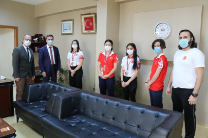 SADIK AK BAŞARILI SPORCULARI ÖDÜLLENDİRDİ