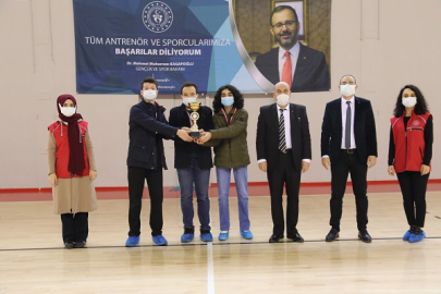 BİLGİ YARIŞMASINDA YAREN GRUBU BİRİNCİ OLDU