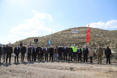 ŞEHİTLER ORMANINDA 500 FİDAN TOPRAKLA BULUŞTU