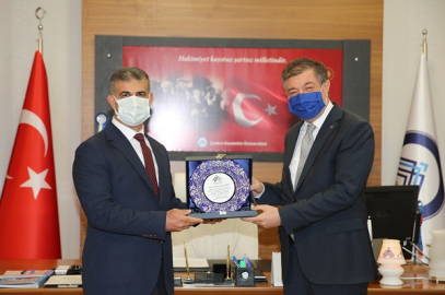 ÇANKIRI KARATEKİN ÜNİVERSİTESİ'NDE BAYRAK DEĞİŞİMİ