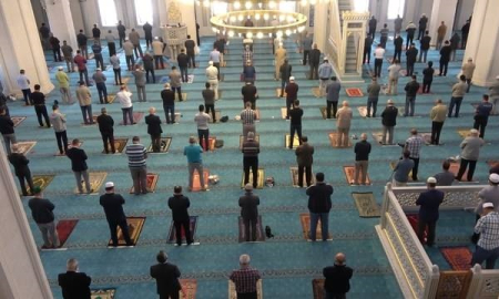 BAYRAM NAMAZI CAMİLERDE KILINACAK MI?