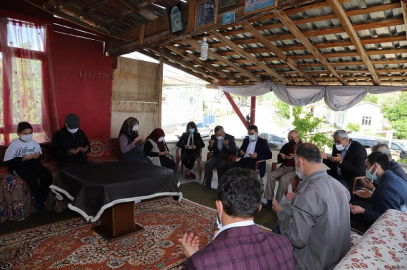 VALİ AYAZ ANNELER GÜNÜNDE ŞEHİT ANNELERİNİ YALNIZ BIRAKMADI