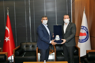 REKTÖR ÇİFTÇİ MEMUR-SEN VE EĞİTİM BİR-SEN GENEL BAŞKANI ALİ YALÇIN'I ZİYARET ETTİ