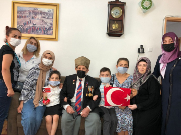 ÇOCUKLARLA GAZİLERİN BULUŞMASINDA DUALAR EDİLDİ