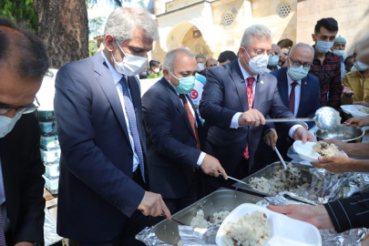 ÇANKIRI'DA VATANDAŞLARA AHİ PİLAVI İKRAM EDİLDİ