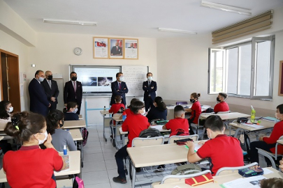 VALİ AYAZ MUAZZEZ SER-VED AMARATOĞLU ORTAOKULUNU ZİYARET ETTİ