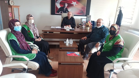 ÇANKIRI İHH KADIN KOLLARINDAN 3 OKULA ÇANTA VE KIRTASİYE YARDIMI