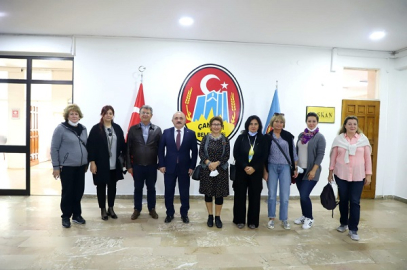 ULUSLARARASI RESSAMLARDAN BAŞKAN ESEN'E ZİYARET