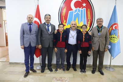 BAŞKAN ESEN İZCİ LİDERİ OLDU