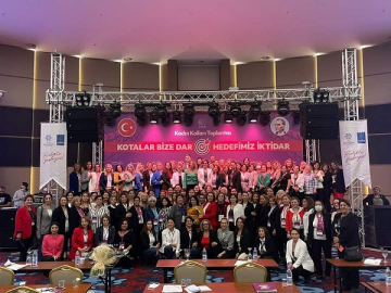 CHP'Lİ KADINLARIN SEÇİM SLOGANI: "KOTALAR BİZE DAR HEDEFİMİZ İKTİDAR"