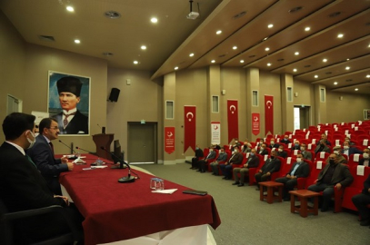 MERKEZ KÖY VE MAHALLE MUHTARLARI GÖÇMENLER KONUSUNDA BİLGİLENDİRİLDİ