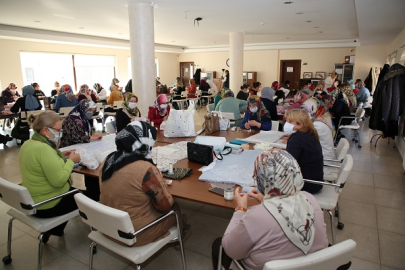 HÜNERLİ ELLER BELEDİYENİN KURSLARINDA BULUŞTU