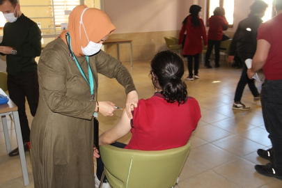 OKULLARIMIZDA YERİNDE AŞI UYGULAMASI DEVAM EDİYOR