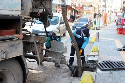 YAĞMUR SUYU HATLARI TEMİZLENİYOR