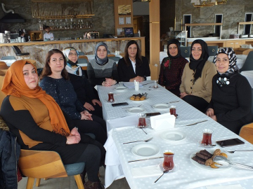 FATMA YILDIRIM: "ÇOCUK GÜLERSE DÜNYA GÜLER"