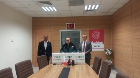 ÇANKIRI İHH’DAN OKULLARIMIZA KİTAP YARDIMI