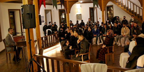 REKTÖR ÇİFTÇİ DARÜLHADİS'TE GENÇLERLE BULUŞTU