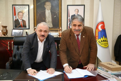 BAŞKAN ESEN SOSYAL DENGE SÖZLEŞMESİNİ İMZALADI