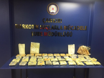 ILGAZ D-100 KARAYOLUNDA BİR ARAÇTA 17 KİLO 140 GRAM UYUŞTURUCU ELEGEÇİRİLDİ