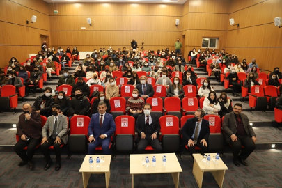 VALİ AYAZ ÇAKÜ HUKUK FAKÜLTESİ'NİN KARİYER SÖYLEŞİSİNE KATILDI