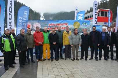 ULUSLARARASI DİPLOMATİK KAYAK YARIŞLARININ İKİNCİSİ ILGAZ YILDIZTEPE'DE YAPILDI