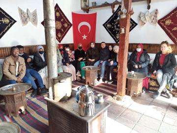 ÇAKÜ HEM DİLİMİZİ HEM KÜLTÜRÜMÜZÜ ÖĞRETİYOR