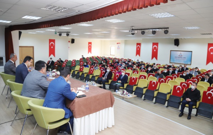 VALİ AYAZ YABANCI ÖĞRENCİLERİN BULUNDUĞU OKUL YÖNETİCİLERİ İLE BİR ARAYA GELDİ