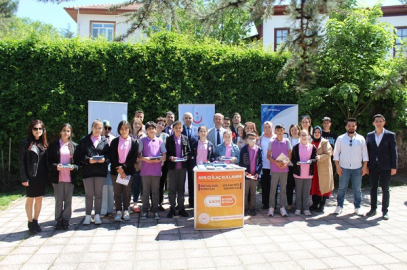 ÖĞRENCİLER VE SAĞLIK ÇALIŞANLARI ZEKÂ OYUNLARI ETKİNLİĞİNDE BULUŞTU