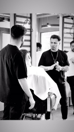 ÇANKIRI'LI KUAFÖR SERKAN ÖDÜLE DOYMUYOR