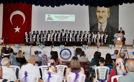 ÇAKÜ ÇOCUK GELİŞİMİ BÖLÜMÜ İLK MEZUNLARINI VERDİ