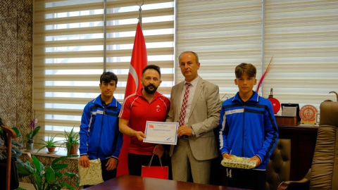 ÖZTÜRK ALTIN MADALYALI HALTERCİLERİMİZİ ÖDÜLLENDİRDİ
