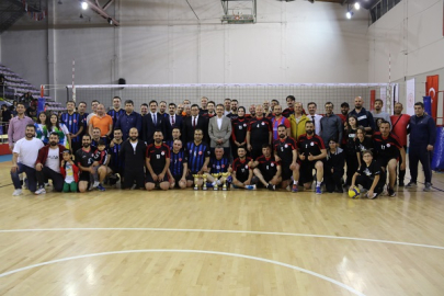 VOLEYBOL TURNUVASININ GALİBİ GENÇLİKSPOR OLDU