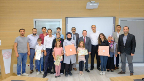 RESİM VE SLOGAN YARIŞMASINDA DERECE ALAN ÖĞRENCİLERE ÖDÜLLERİ VERİLDİ
