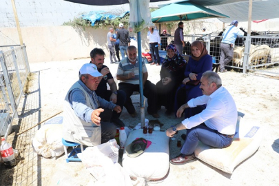 BAŞKAN ESEN MODERN HAYVAN PAZARINDA CELEPLERLE BİR ARAYA GELDİ