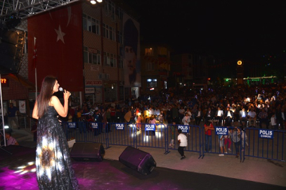 ILGAZ'DA GENÇLİK SEDA KARA VE ANKARA'LI YASİN KONSERLERİYLE COŞTU