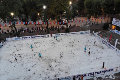 TUZ SAHADA FUTBOL...  DÜNYADA BİR İLK...