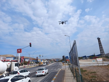 TRAFİKTE KURAL İHLALİNE DRONLU DENETİM