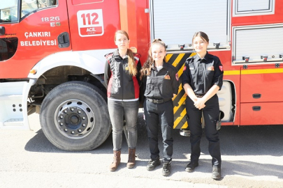 KADIN VE ERKEK İTFAİYECİLERDEN OLAYLARA OMUZ OMUZA MÜDAHALE