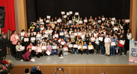 ÇOCUK MECLİSİNDE MAZBATA HEYECANI