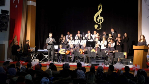 TÜRK MÜZİĞİ KOROSU ÇANKIRILILARIN YÜREKLERİNE DOKUNDU