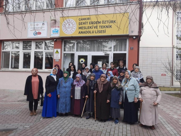 YÜZLERDE TEBESSÜM OLABİLMEK ADINA BİR ARAYA GELDİLER