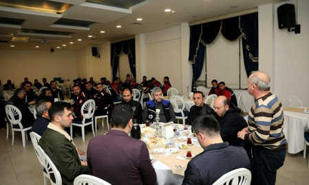 BAŞKAN ESEN İLK SAHURU ÇALIŞANLARI İLE YAPTI