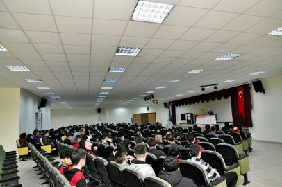 REKTÖR ÇİFTÇİ'DEN GELECEĞİMİZ VE GENÇLERİMİZ KONULU KONFERANS