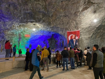 ÇAKÜ ÇANKIRI'DA MİSAFİR DEPREMZEDELER İÇİN YERALTI TUZ ŞEHRİ GEZİSİ DÜZENLEDİ