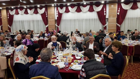 BAŞKAN ESEN EMEKLİ BELEDİYE PERSONELİ İLE İFTARDA BİR ARAYA GELDİ