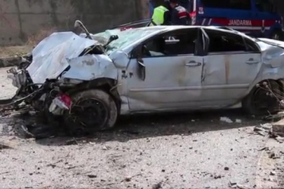 ALT GEÇİDE UÇAN OTOMOBİLDE 1'İ ÇOCUK 3 KİŞİ HAYATINI KAYBETTİ