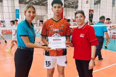 BATUHAN ERDOĞAN’A YEŞİL KART